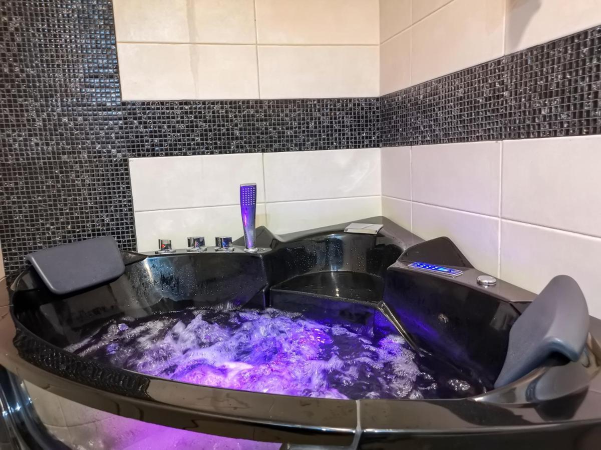 شقة Spa Apartman Red Passion بلغراد المظهر الخارجي الصورة